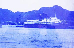大正中頃の国鉄小松島駅と旧小松島港に停泊する共同丸